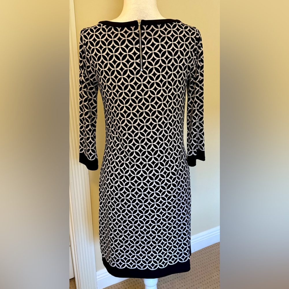 White House Black Market - pull on washable dress in black & white Sz S